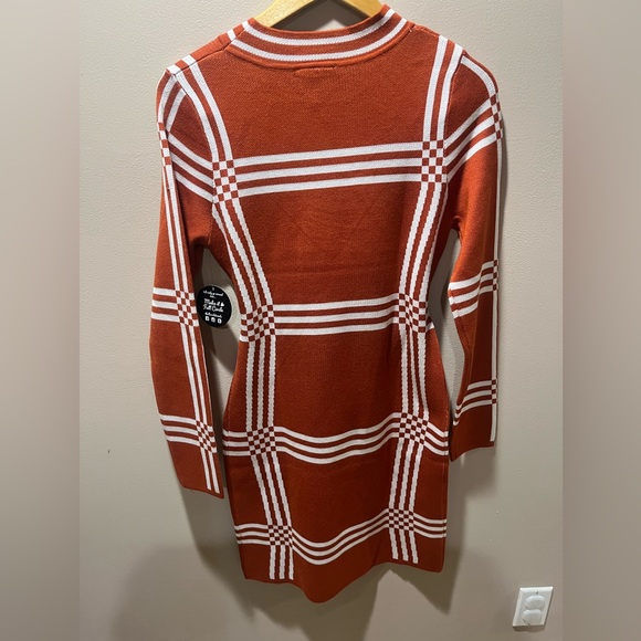 Elegant Rust Plaid Long Sleeve Dress - Picture 3 of 5